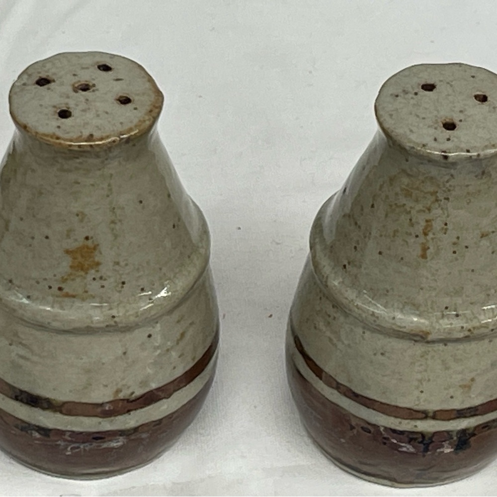Vintage 1970’s Otagiri stoneware salt & pepper shakers sz 3x2